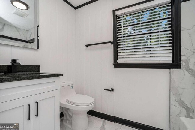 Building Photo - 788 Sherwood Rd N W