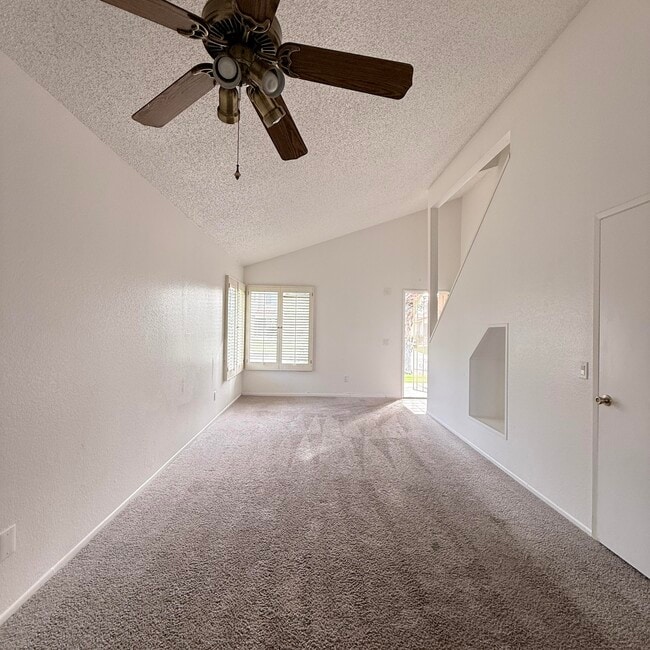 Building Photo - 403 Tava Ln