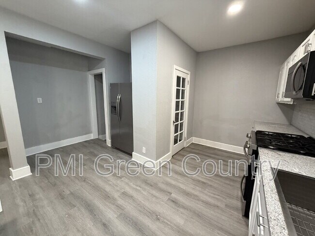 Building Photo - 620 S Zunis Ave