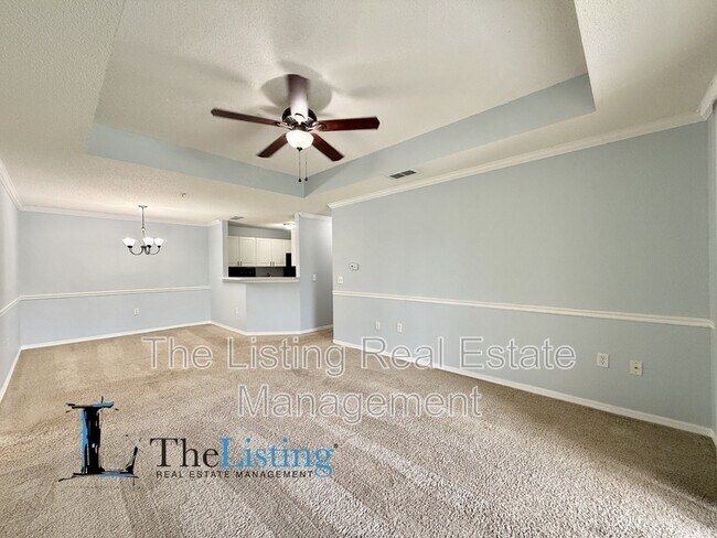 Building Photo - 18001 Richmond Pl Dr