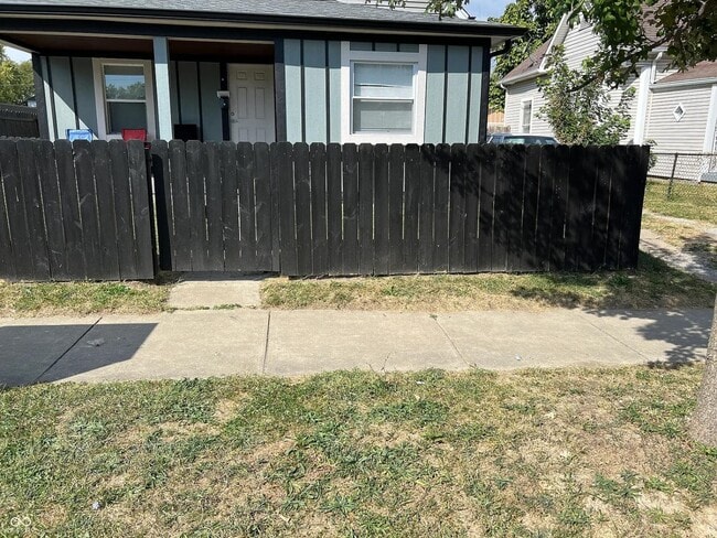 Primary Photo - 304 N Linwood Ave