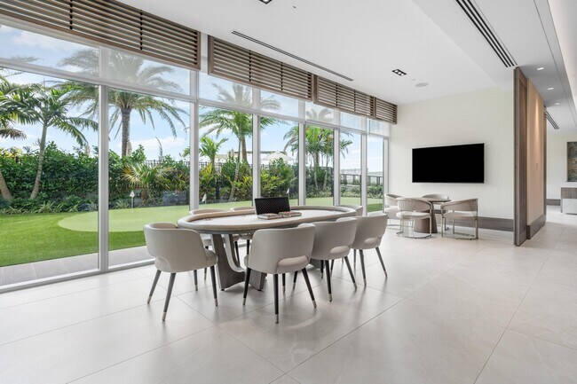 Building Photo - 220 Lake Shore Dr