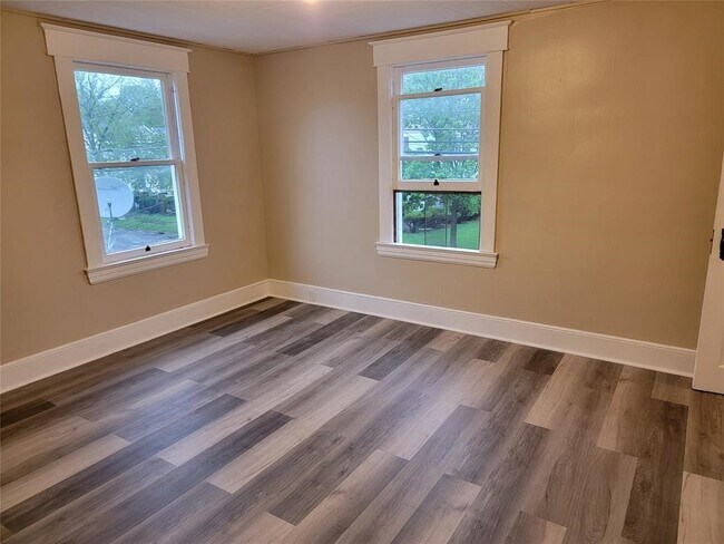 Building Photo - 208 S Liberty Ave