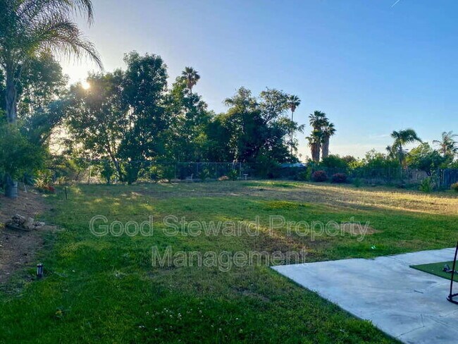 Building Photo - 1604 Avenida Del Vista