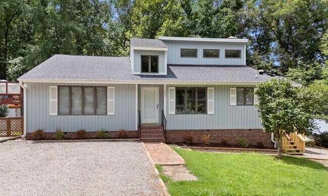 Building Photo - 3 Bedroom Contemporary Carolina Trace Home...