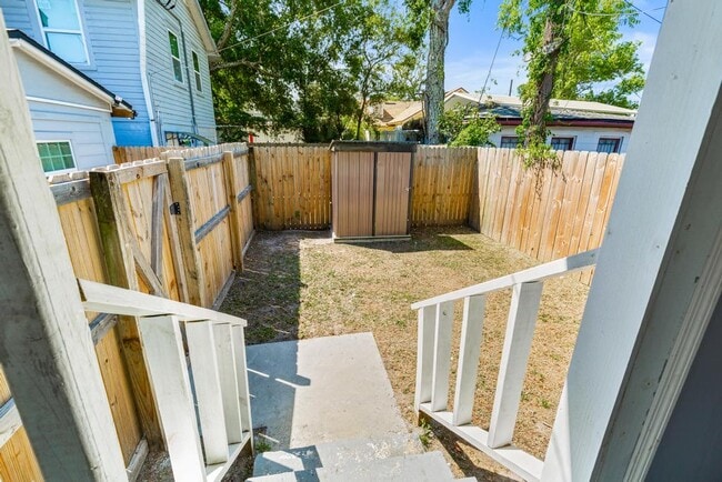 Building Photo - 336 W 18th St