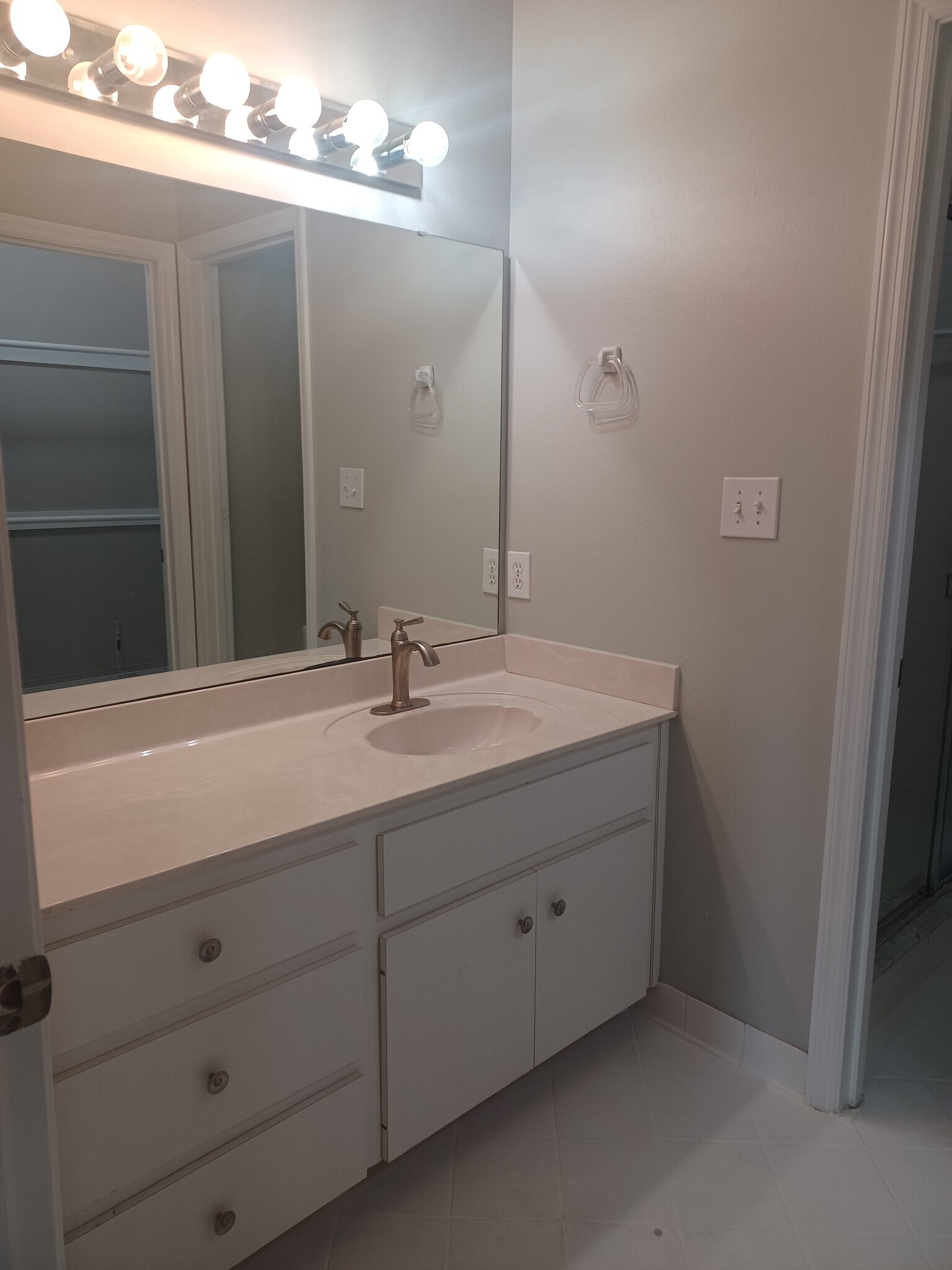 Building Photo - 2250 Candlewood Ln E