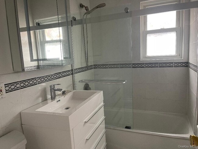 Building Photo - 459 E Chester St