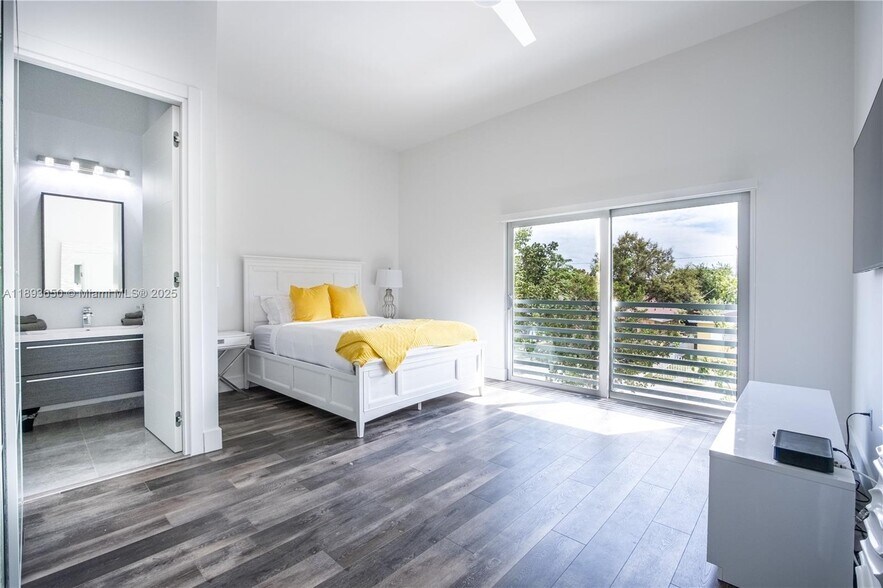 Primary Photo - 3461 SW 25th St