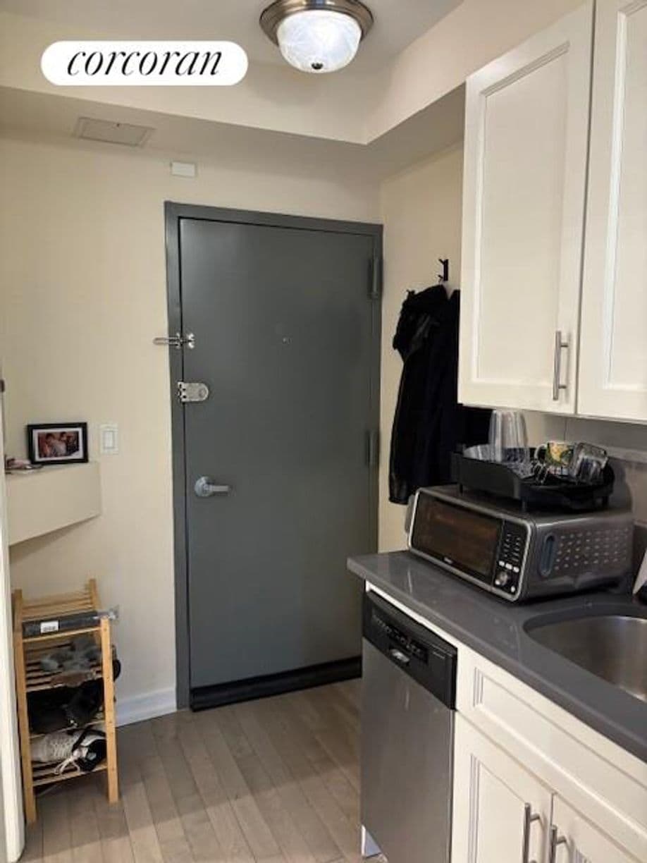 Building Photo - 821 9th Ave