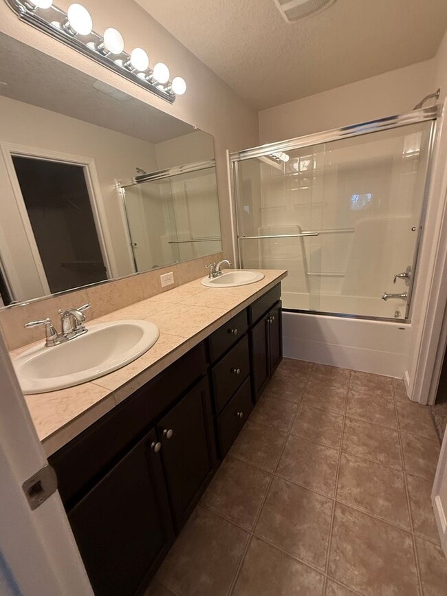 Building Photo - Beautiful Contemporary Home in Hillsboro