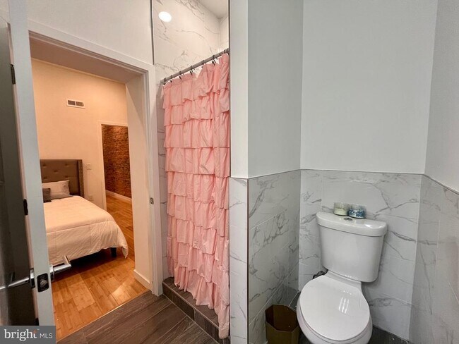 Building Photo - 721 N 40th St