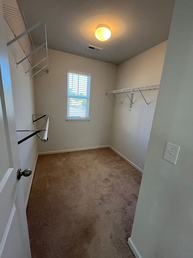 Building Photo - 751 Stradleigh Ct