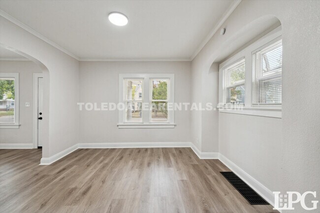 Building Photo - 3606 Revere Dr