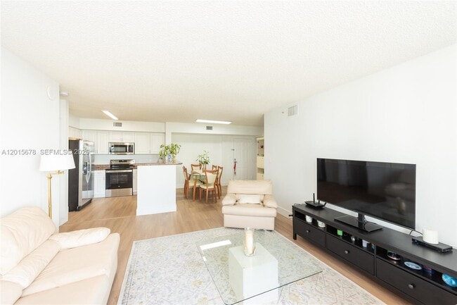 Building Photo - 1155 Brickell Bay Dr