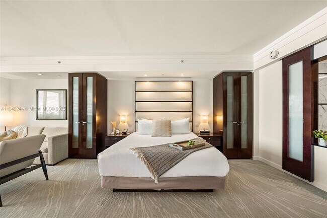 Building Photo - 4391 Collins Ave