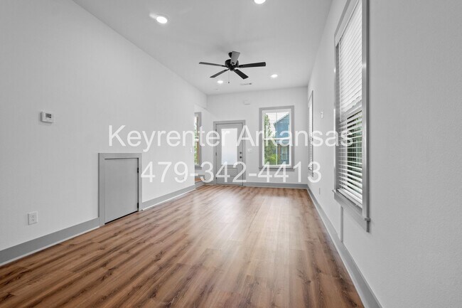 Building Photo - Duncan St Duplex
