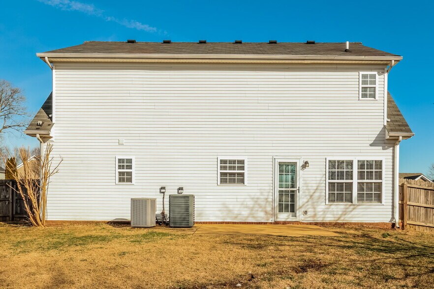 Building Photo - 2209 Dewey Dr