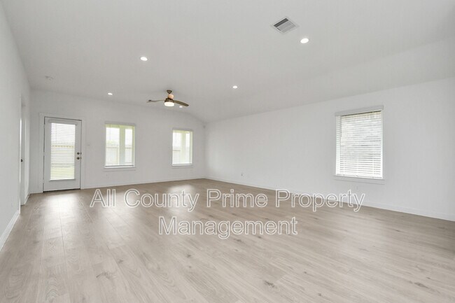 Building Photo - 29935 Gallatin River Ln