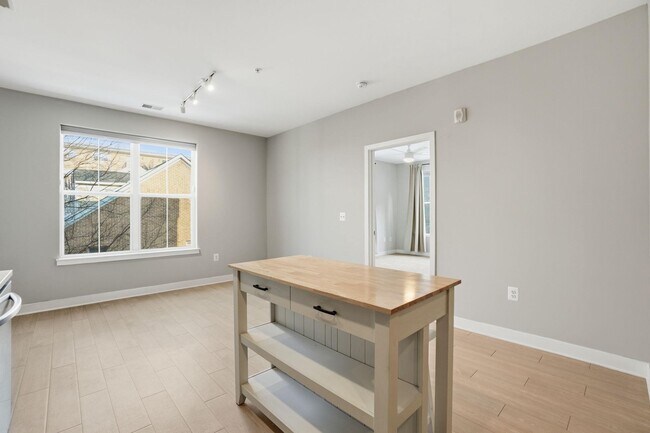 Building Photo - 989 S Buchanan St