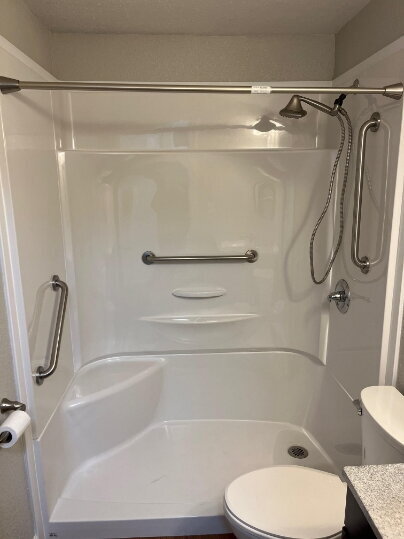 Building Photo - Updated Duplex with Garage