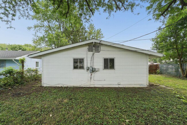 Building Photo - 5038 Betsy Dr