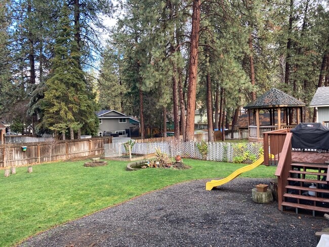 Building Photo - 9619 E 9th Ave