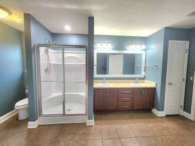 Building Photo - Welcome to your 4/2 dream home in Pace Mil...