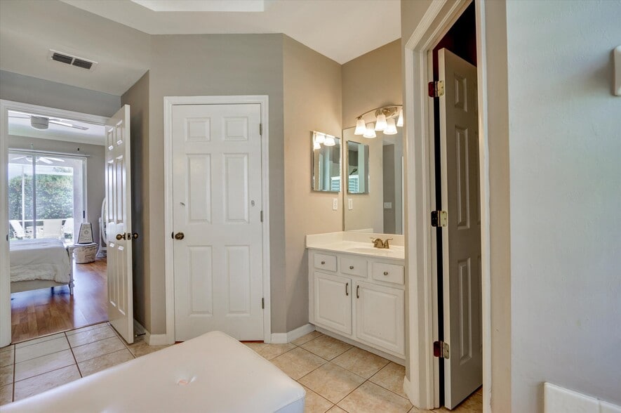 Building Photo - 16901 Colony Lakes Blvd