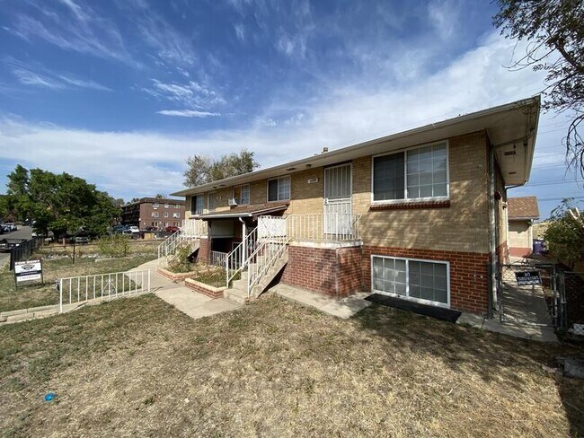 Building Photo - 1156 S Quivas St