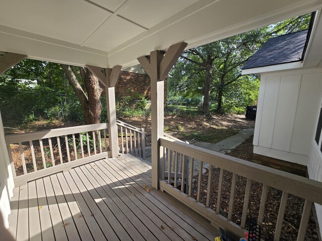 Building Photo - 469 Lawrence Dr