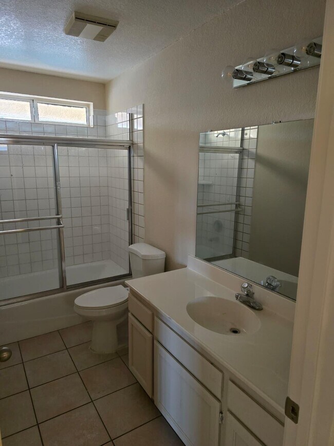 Building Photo - 9673 Vista Del Valle