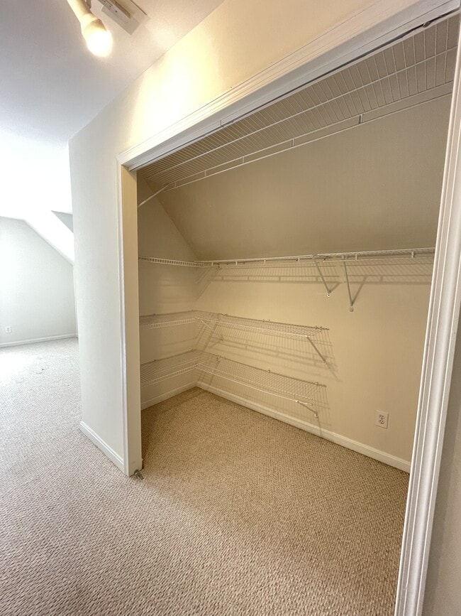 Building Photo - 10197 Madison Dr