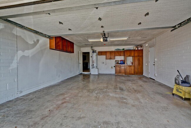 Building Photo - 3344 W Yucca St