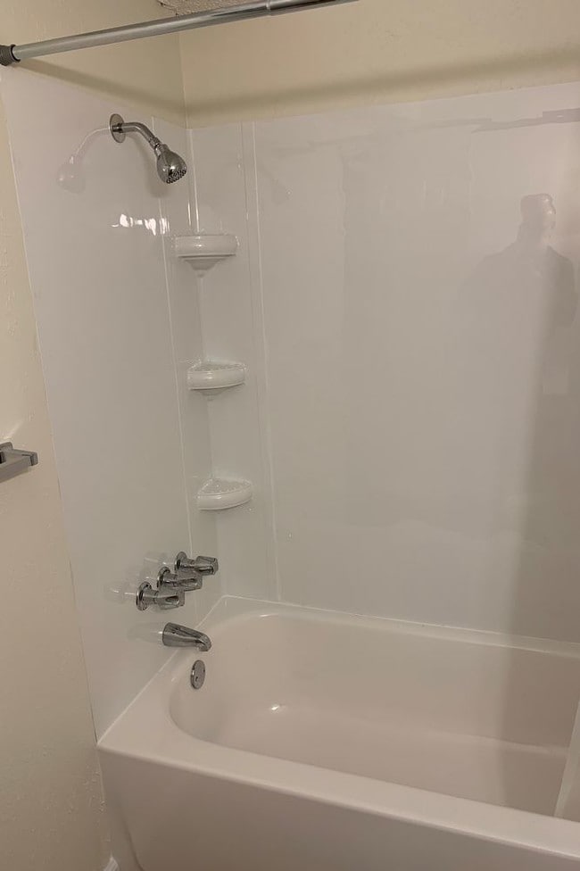 Building Photo - Move in special 100 of first months rent