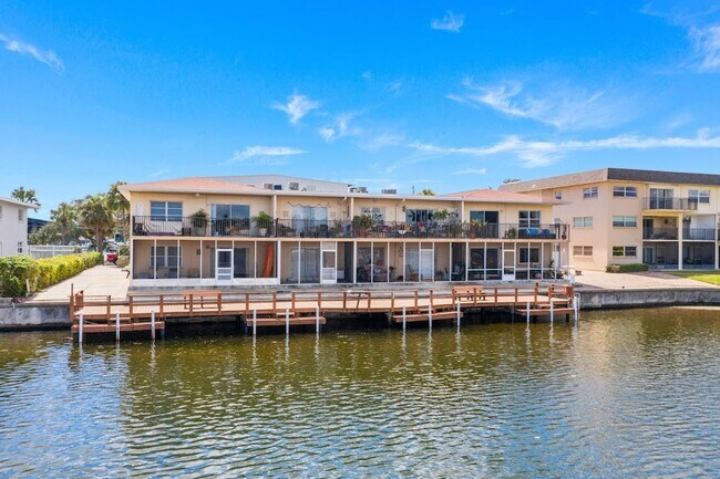Building Photo - Waterfront Views! Fully updated 2/2 condo