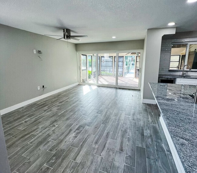 Building Photo - 4206 Harbor House Dr