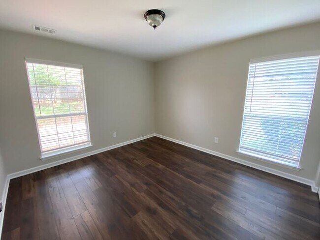 Building Photo - Beautiful Brick Home in Mt Juliet - Pet Fr...