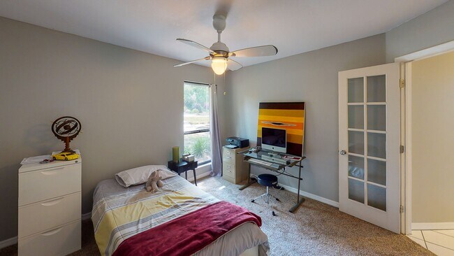Building Photo - Park Avenue- 4 Bedroom/3 Bath - BEAUTIFUL!