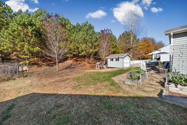 Building Photo - Discover this stunning 3-bedroom, 2.5-bathroom home where design and comfort meet in Mill Creek F...