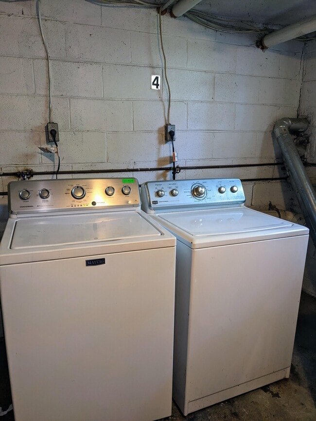 Building Photo - 5932 Belmont Ave