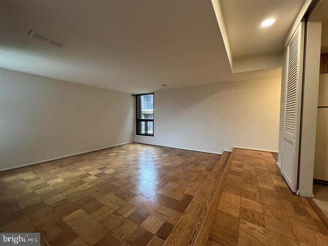 Building Photo - 2109 Walsh View Terrace