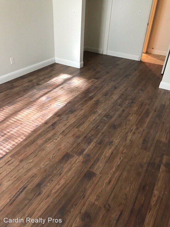 Building Photo - 1 br, 1 bath House - 2366 Roundhouse Rd