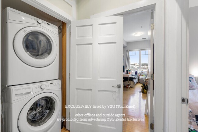 Building Photo - 1431 Tremont St