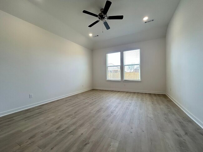 Building Photo - 288 N Yona Ln