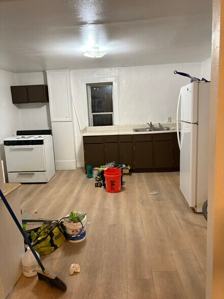 Building Photo - 205 N Hendren Ave