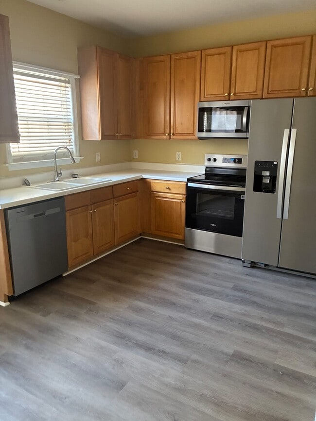 Building Photo - 2845 Bennington Dr