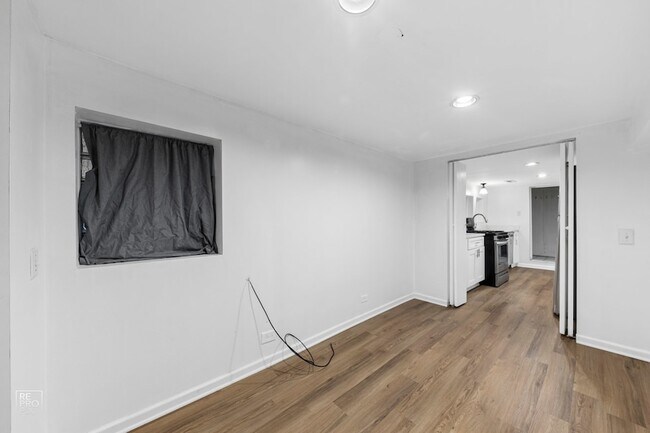 Building Photo - 3414 N Damen Ave