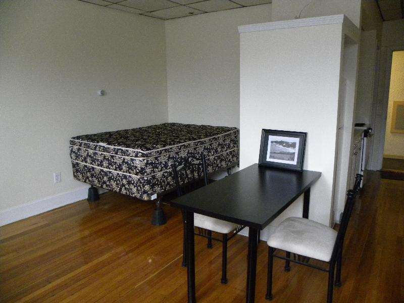 Building Photo - 879 Beacon St