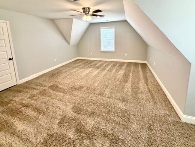 Building Photo - Now Leaseing a 4 Bedroom 3 Bath Home In Southeast Memphis